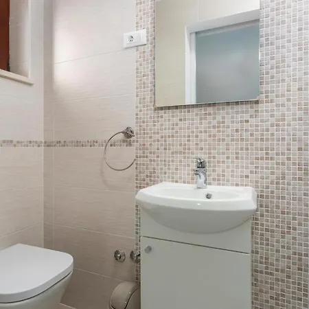 3 Bedroom Cozy In Zgaljici Holiday home Zgaljic